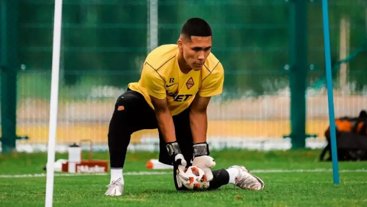 УЕФА включил сейв Анарбекова в список лучших