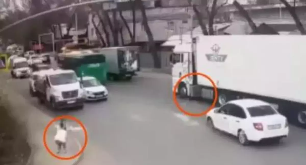 Алматыда 7 жасар қызды жүк көлігімен қаққан жүргізушіге жаза кесілді