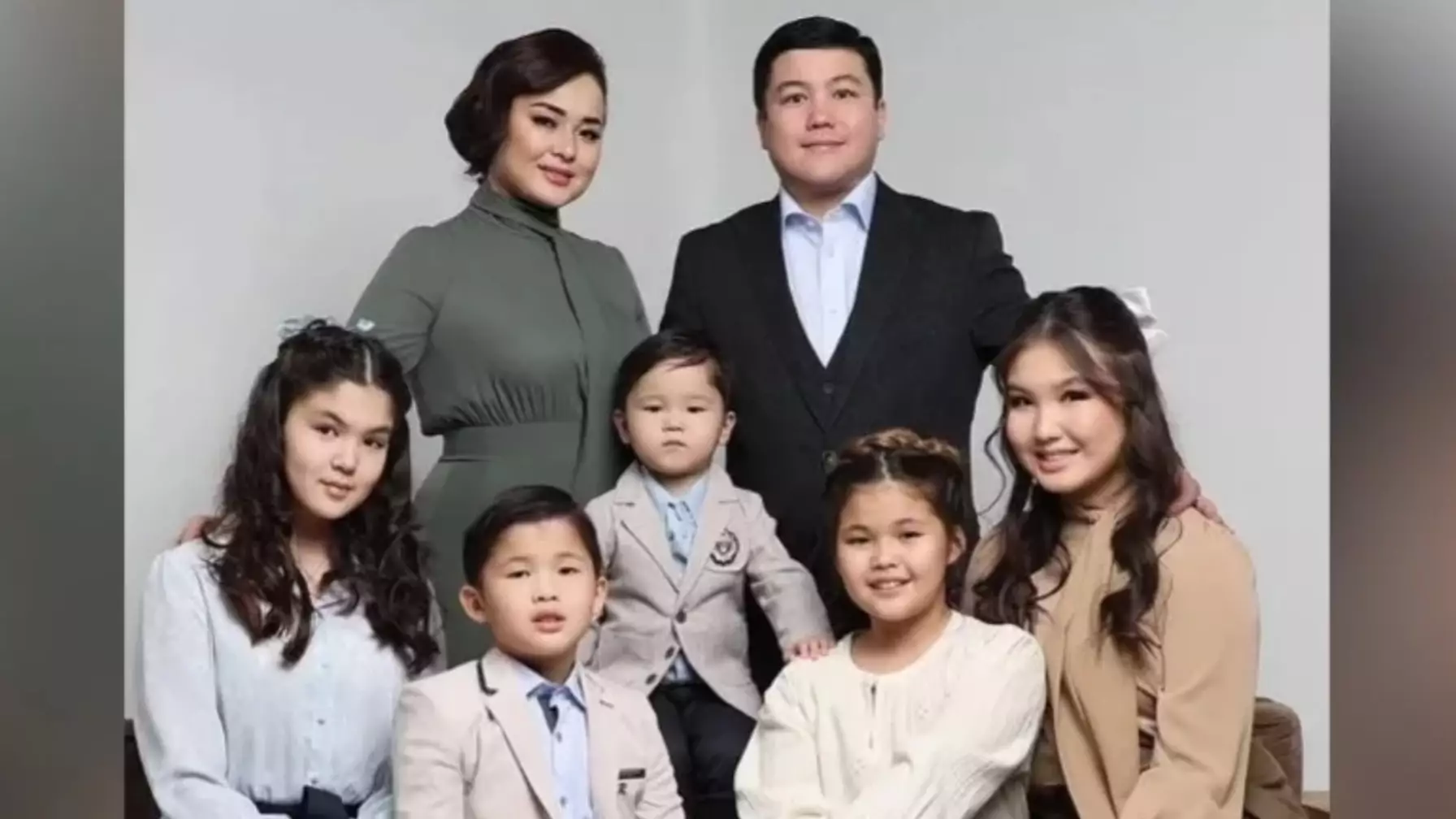 “Өте ауыр… Жаным ауырады, қорғағым келеді”: Тұрсынбек Қабатовтың қызы әкесі жайлы айтты