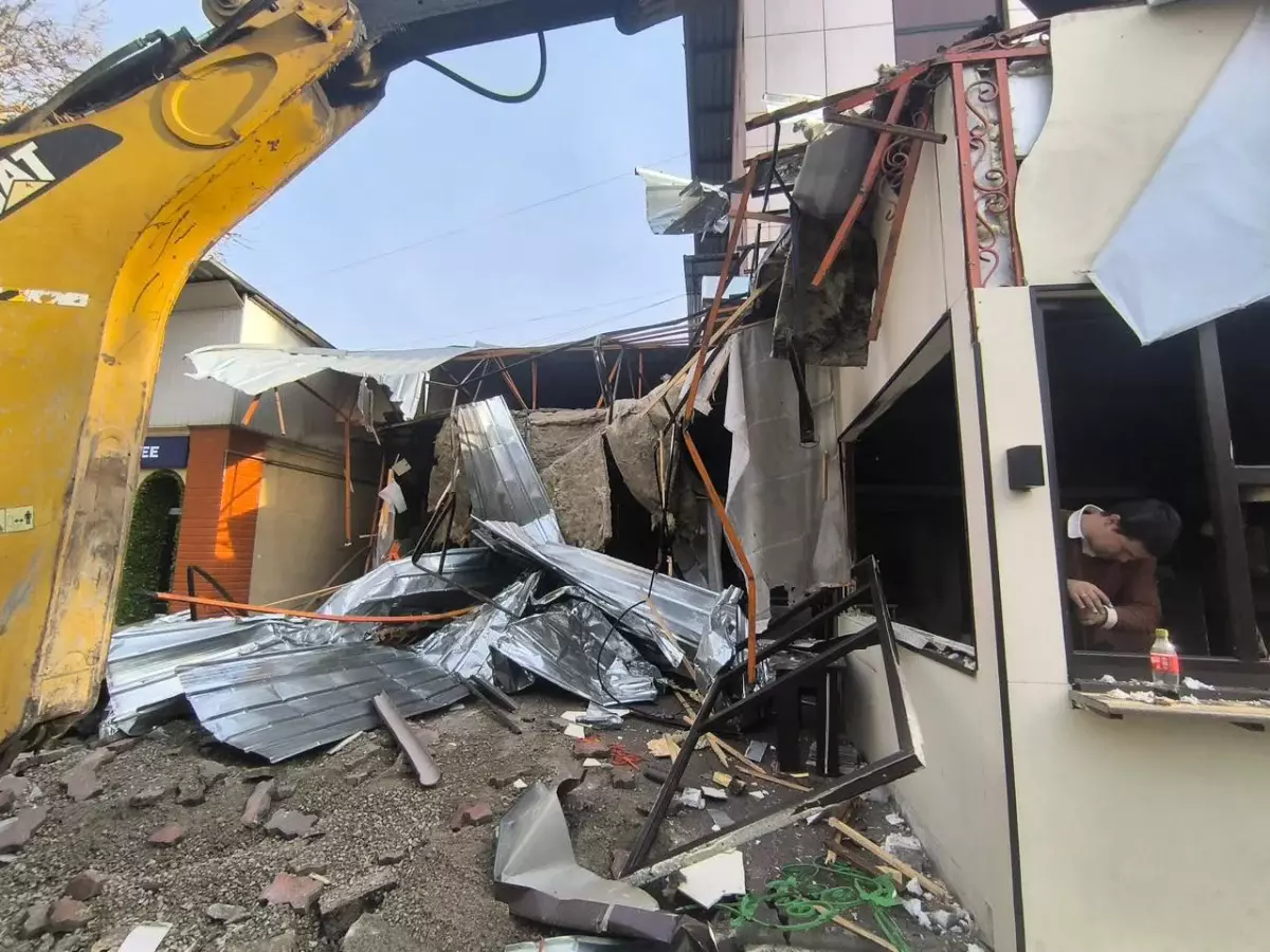 Әуезов ауданындағы заңсыз сауда нысандары бұзылды