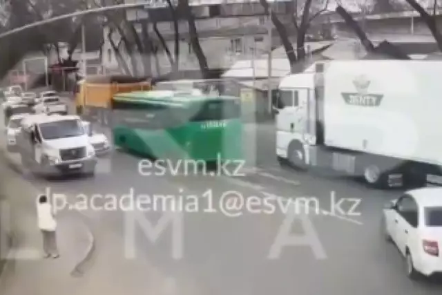 Алматыда анасының көзінше 7 жастағы қызды басып өлтірген