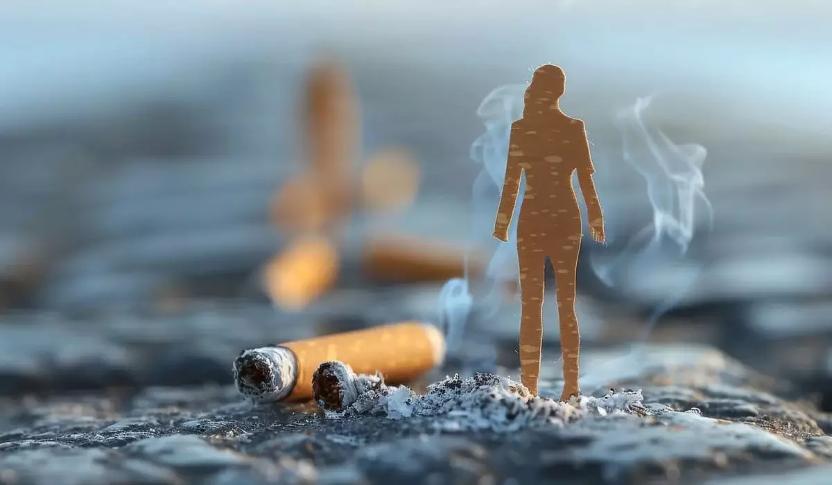 Жительницу Атырау наказали за выброшенный окурок возле университета