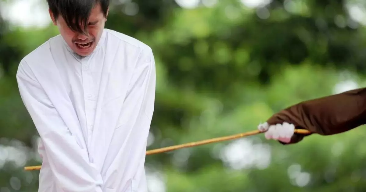  Сингапур билігі онлайн-алаяқтарды шыбықпен сабап жазаламақ 