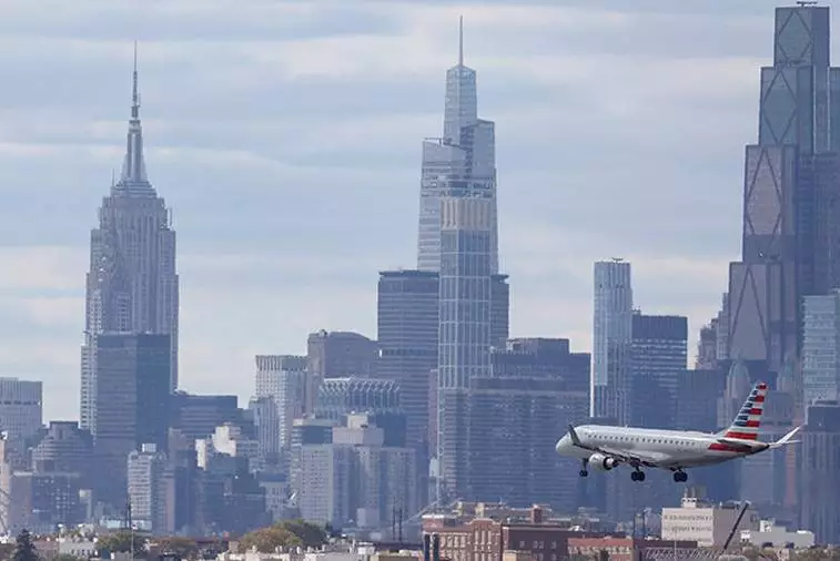 Шатдаун в США: аэропорты Нью-Йорка парализованы, отменены сотни рейсов