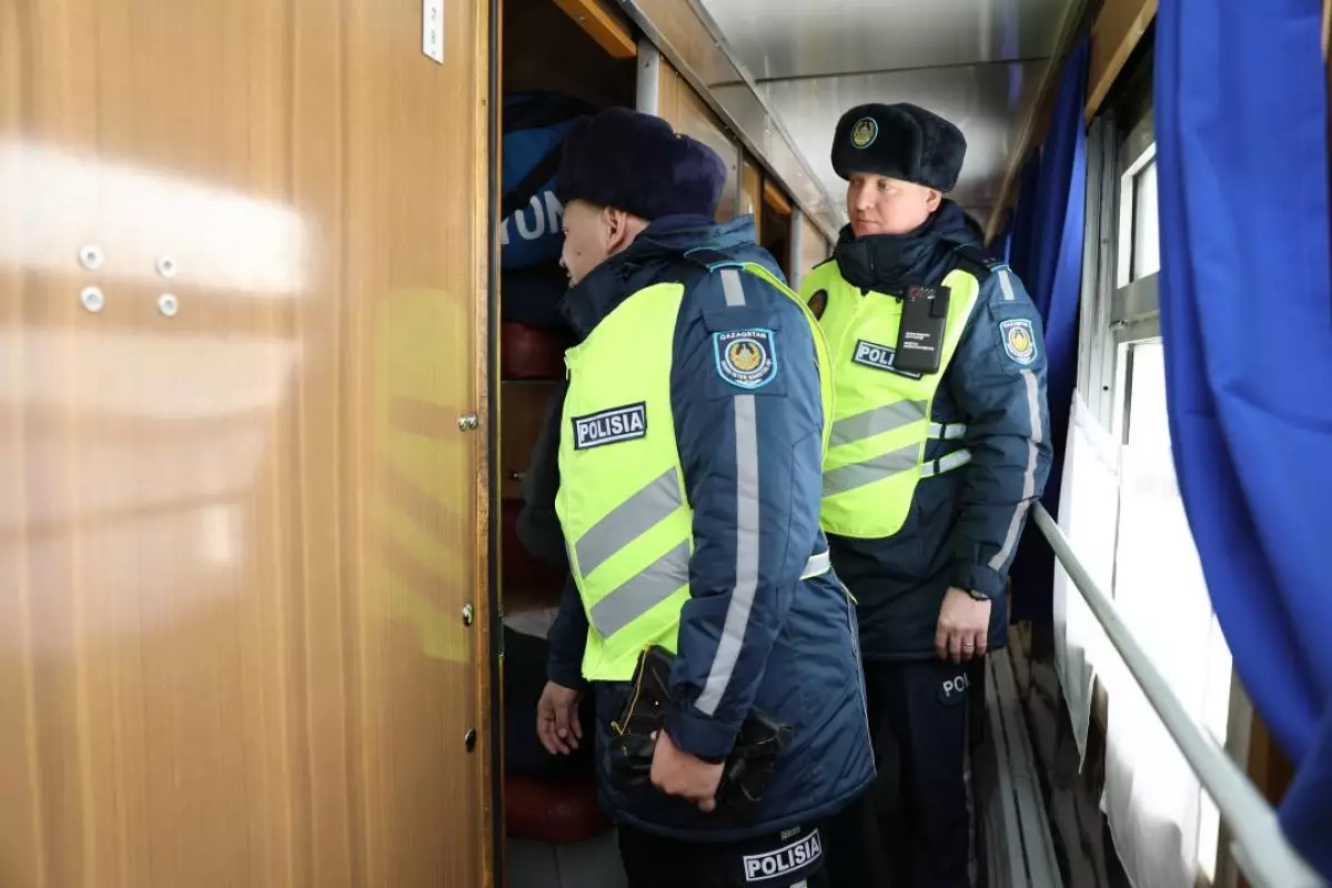 Двоих пассажиров сняли с поезда в Мангистауской области