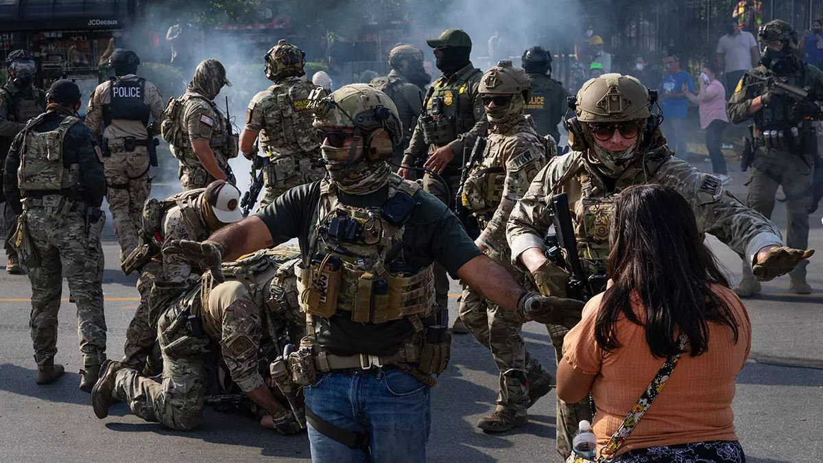 Федеральный судья заявил, что задержанные иммиграционной службой не должны спать рядом с переполненными туалетами в чикагском центре содержания.