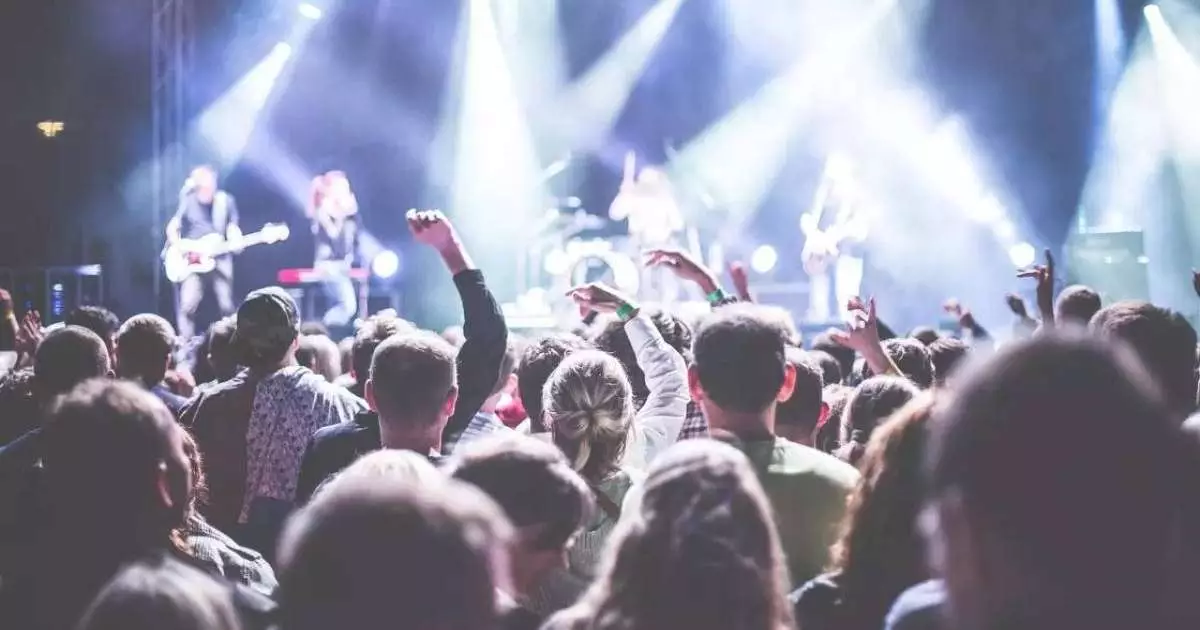  Шұғыл хабар! Енді әртістерге фонограммамен ән айтуға тыйым салынады 