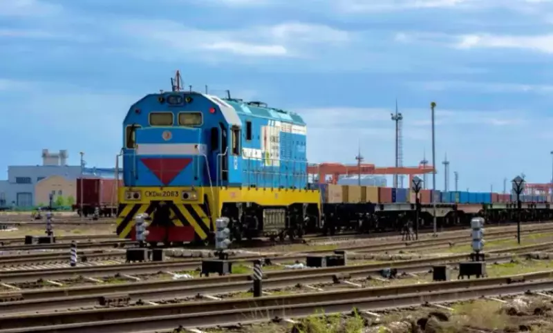 В Казахстане с рельсов сошли грузовые вагоны с рапсовым маслом