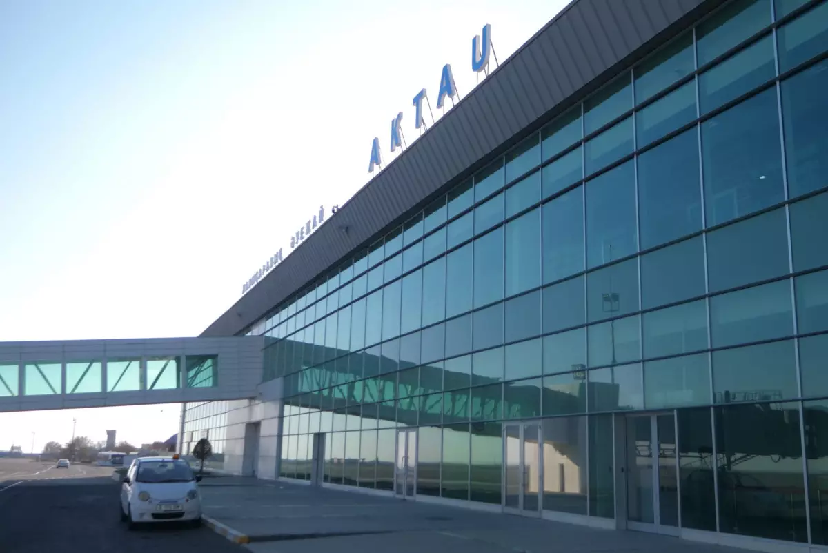 В аэропорту Актау пассажир пытался скрытно вывезти в Грузию 12,5 тысячи долларов