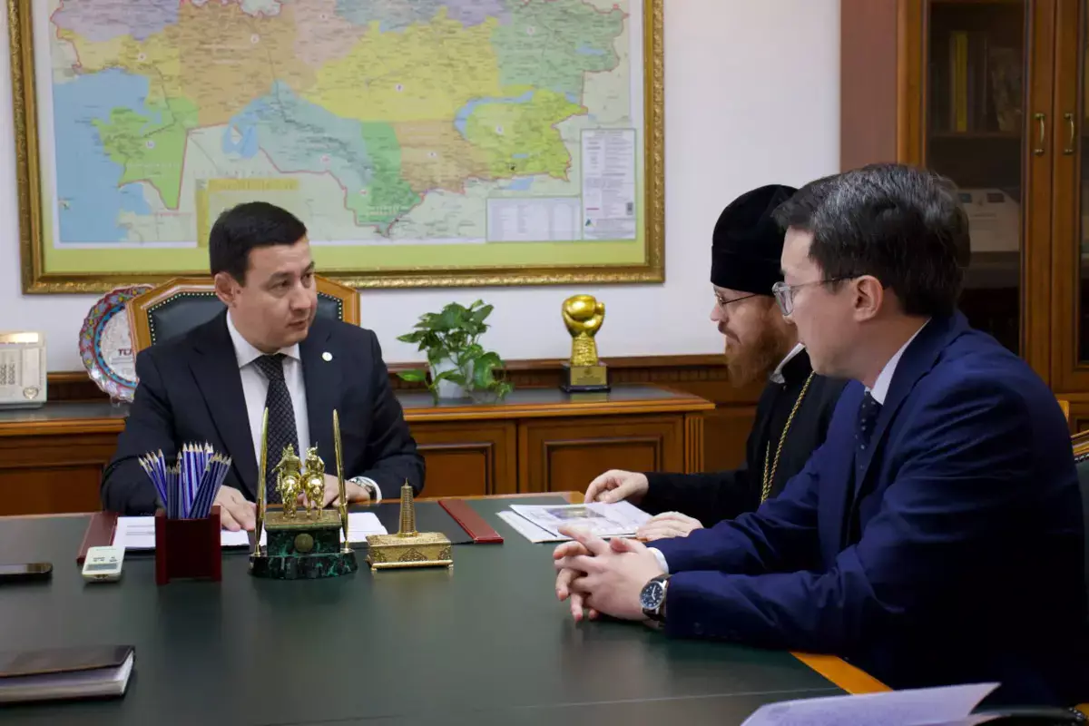 Аким города Актау встретился с настоятелем Благовещенской церкви - новости на Lada.kz 06.11.2025