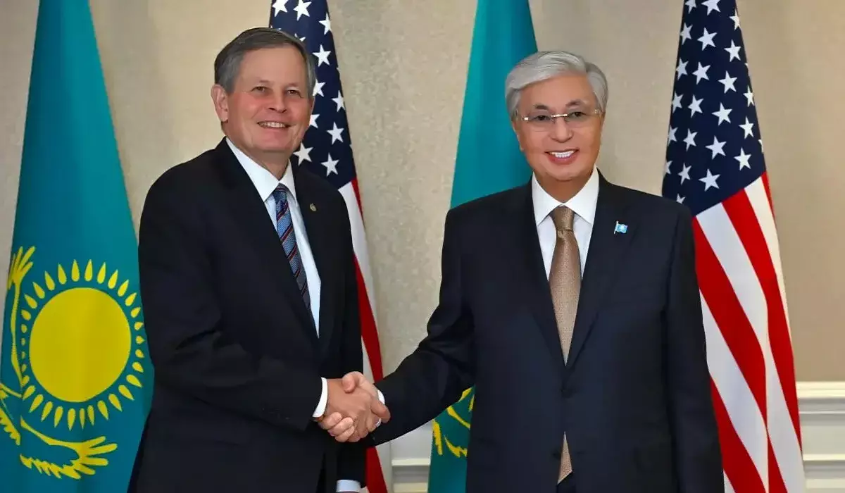 Тоқаев америкалық сенаторды «Достық» орденімен марапаттады