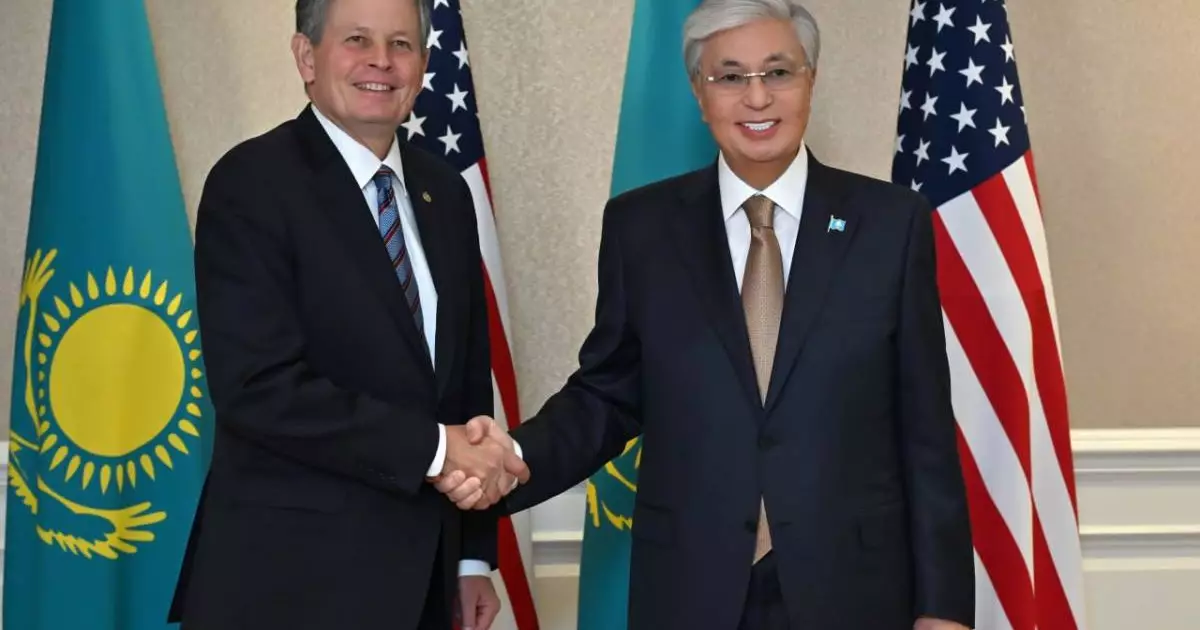  Қасым-Жомарт Тоқаев америкалық сенатор Стив Дэйнспен жүздесті 