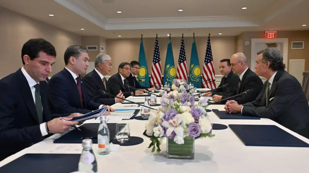 Токаев поддержал решение John Deere локализовать производство техники для АПК в Казахстане