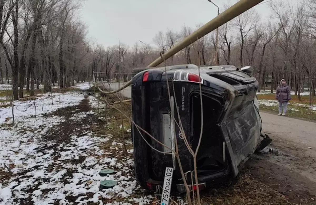 Land Cruiser снес газопровод в Алматы: сотни домов остались без газа