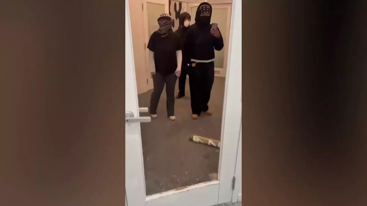 После заявлений мэра о «геноциде в Газе» в Торонто агрессивная толпа напала на произраильское собрание.