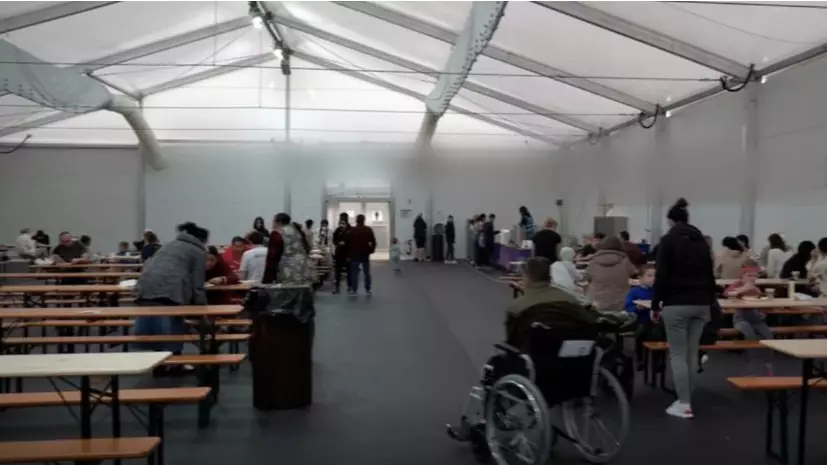 Берлин украин босқындарына арналған ең үлкен баспананы жабады