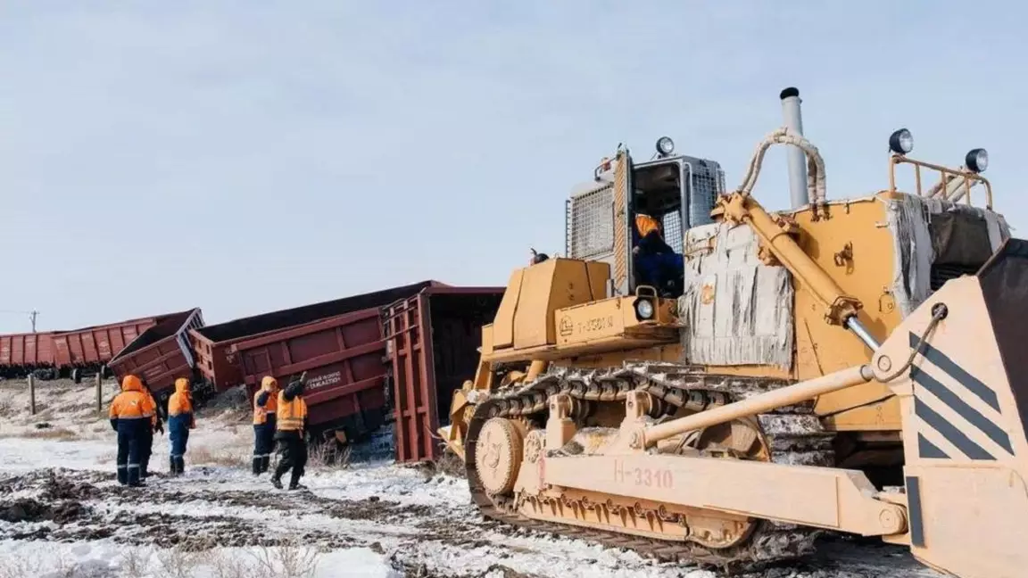 8 вагон рельстен шығып кеткен: Ақмола облысындағы апат