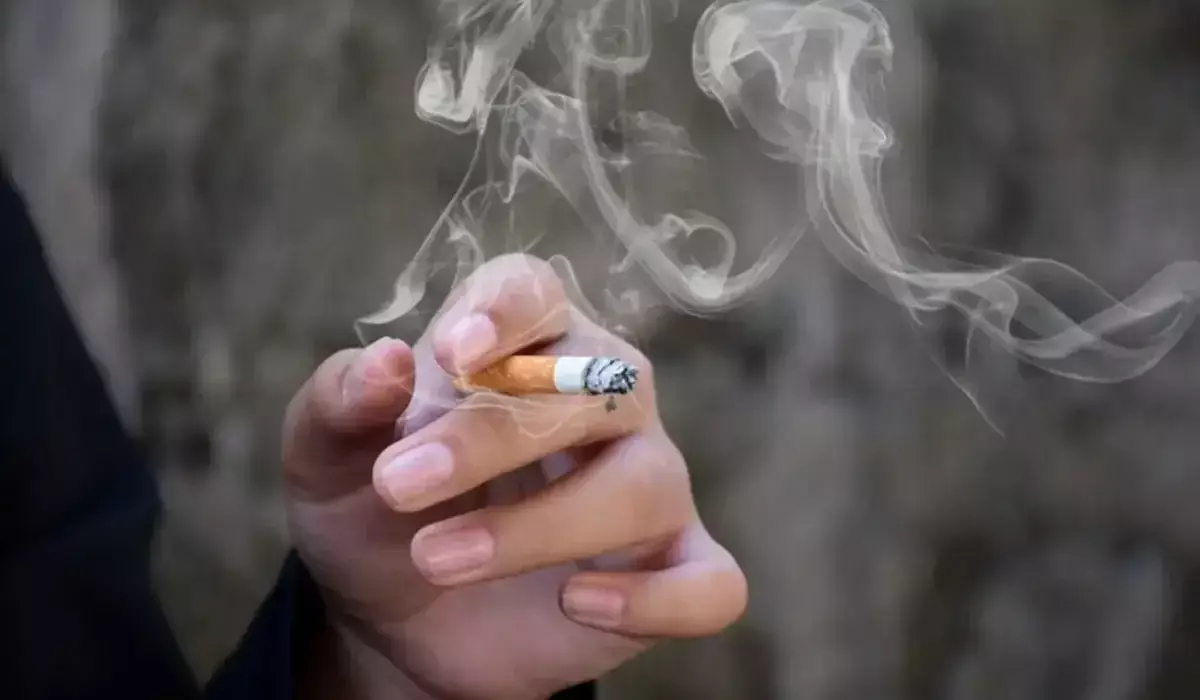 Атырау тұрғыны университет маңында темекі тұқылын лақтырғаны үшін жауапқа тартылды