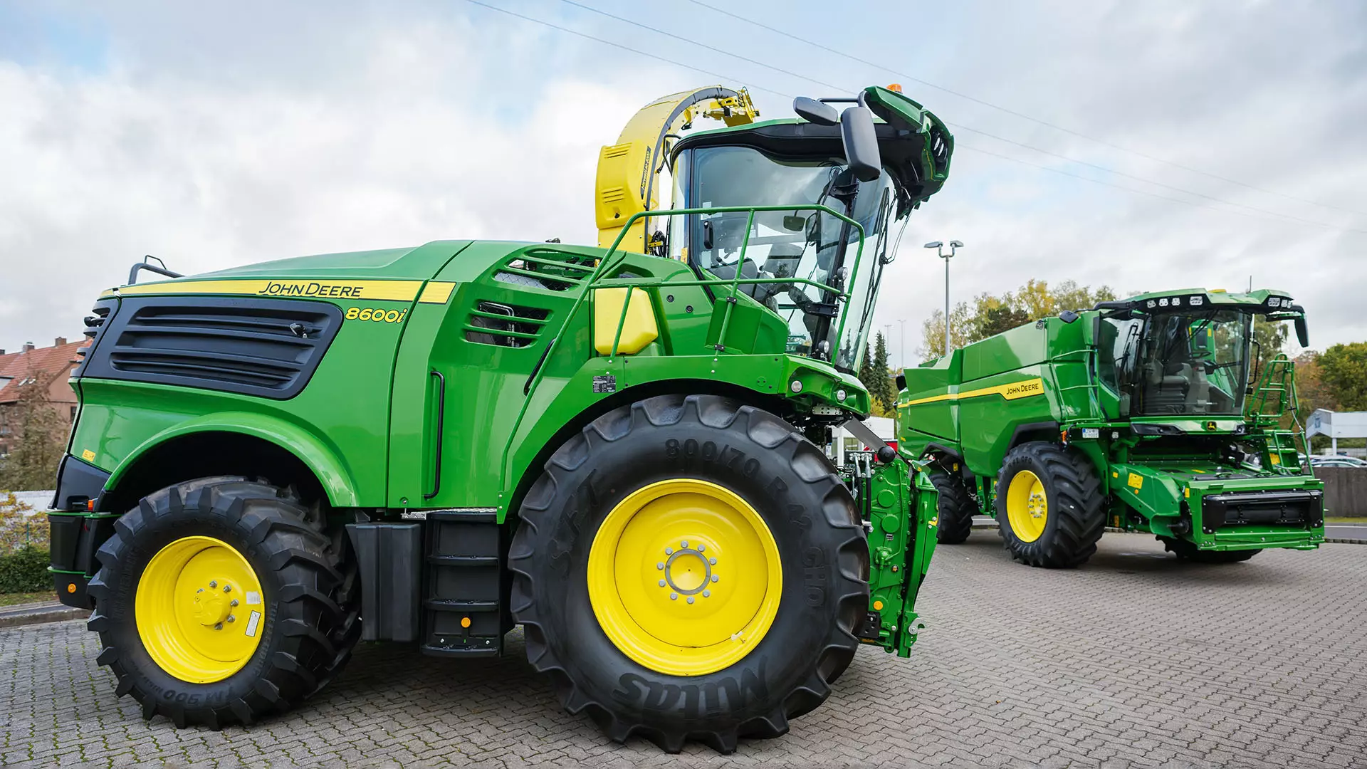 Казахстан купит у США 300 локомотивов и 3 тысячи единиц сельхозтехники.