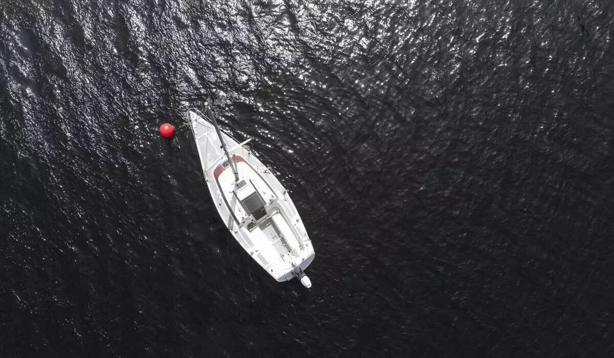 Без связи и с поломанным мотором: рыбаки застряли на Балхаше (ВИДЕО)