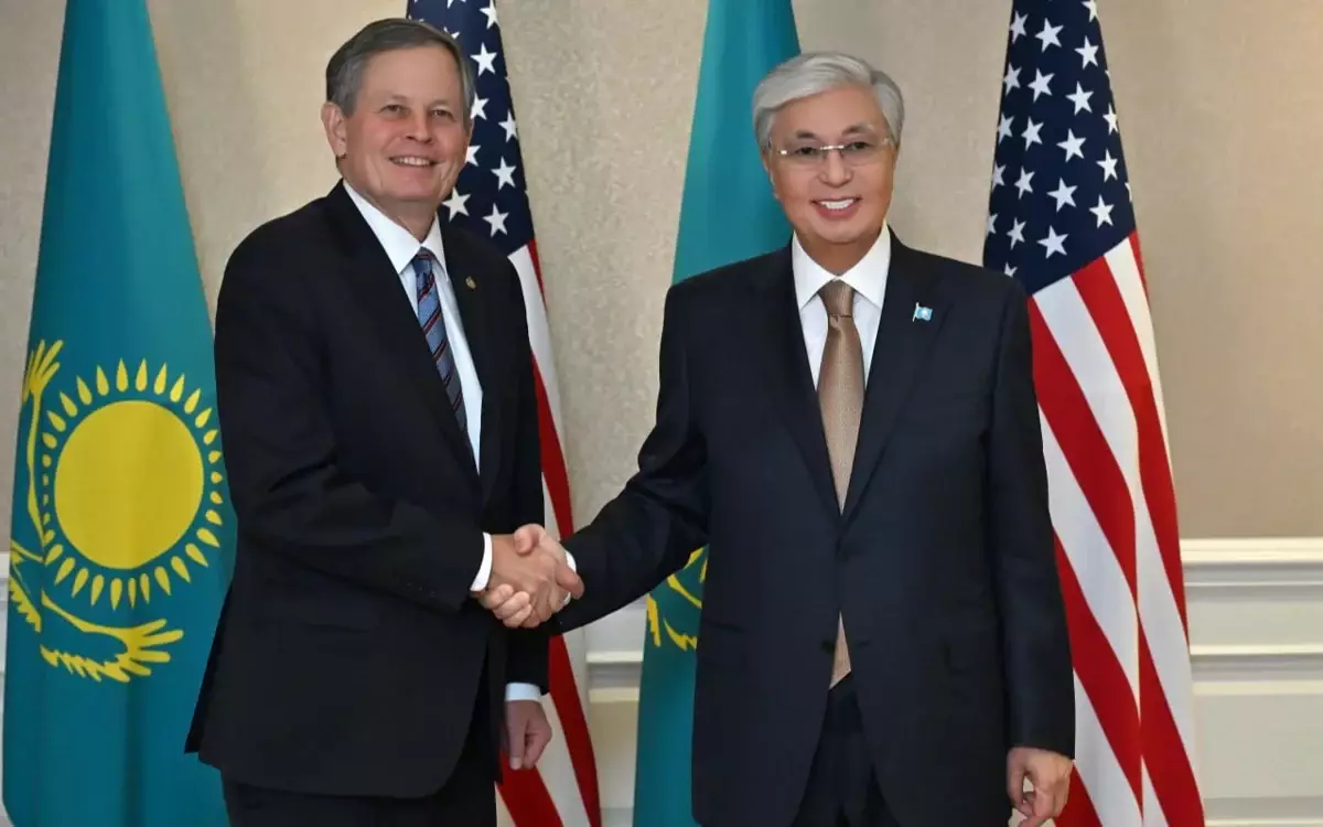 Президент Казахстана наградит американского сенатора орденом «Достық»