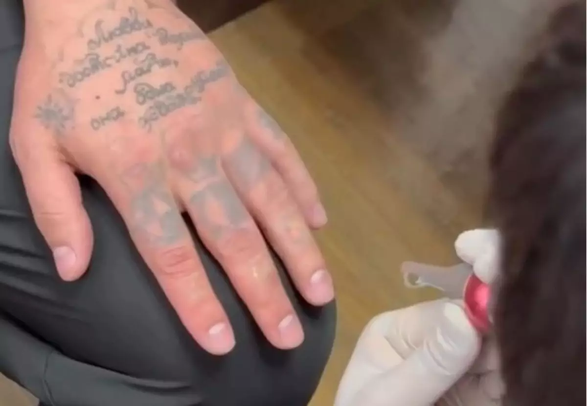 Татуировки массово сводят заключенные Акмолинской области