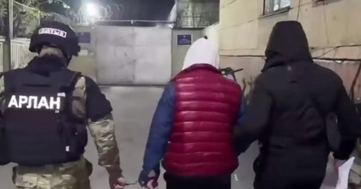  Алматыда шенеуніктен ақша бопсалады деген күдікпен блогер-журналист ұсталды 