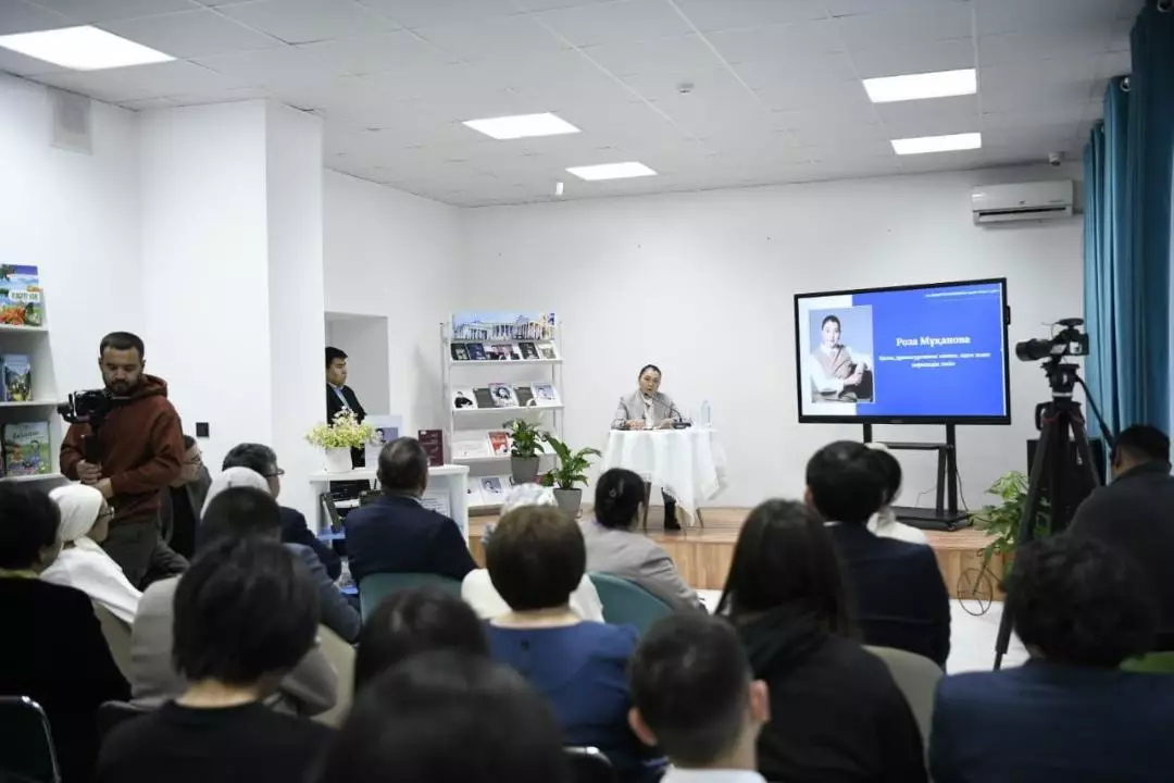 «Қаламгер ұстаханасы»: Астанада көрнекті жазушы-драматург Роза Мұқановамен кездесу өтті