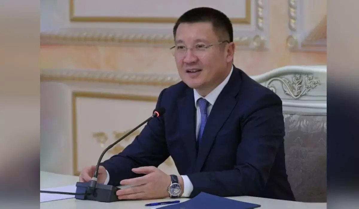 «Мы ведем пропагандистскую работу»: аким Павлодарской области подшутил над девушкой в Threads