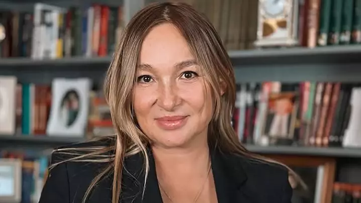 Алагөзовтің экс-әйелі көңілдестерге ауыр сұрақ қойып, Мөлдір Мұқановаға қолдау жасады