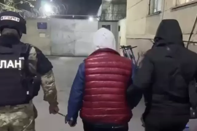 Шымкентте әкімдік қызметкерін бопсалаған танымал блогер-журналист ұсталды