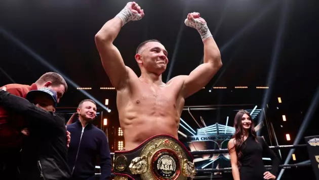 Бүктеліп тұра алмады! Титулды айқас бір соққымен бітті