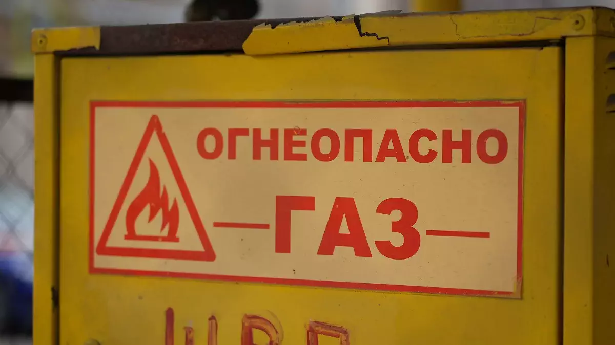 Cнес газовую трубу: в Алматы внедорожник оставил жителей без голубого топлива