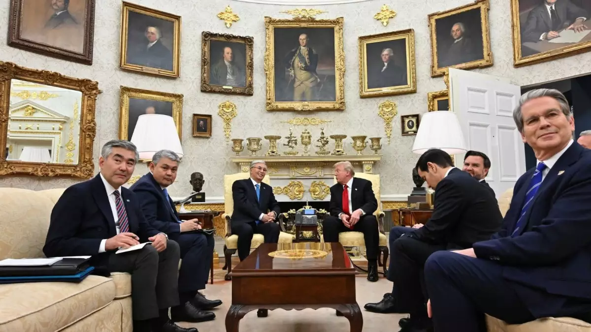 Визит Токаева в Вашингтон: как обновил свой новый "золотой" Овальный кабинет Трамп?