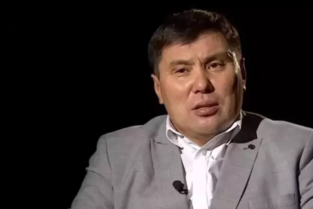 «Ұрпақ керек болса, бір әйелден де өрбітуге болады»: Омар Жәлел тоқал алғанына өкінетінін айтты