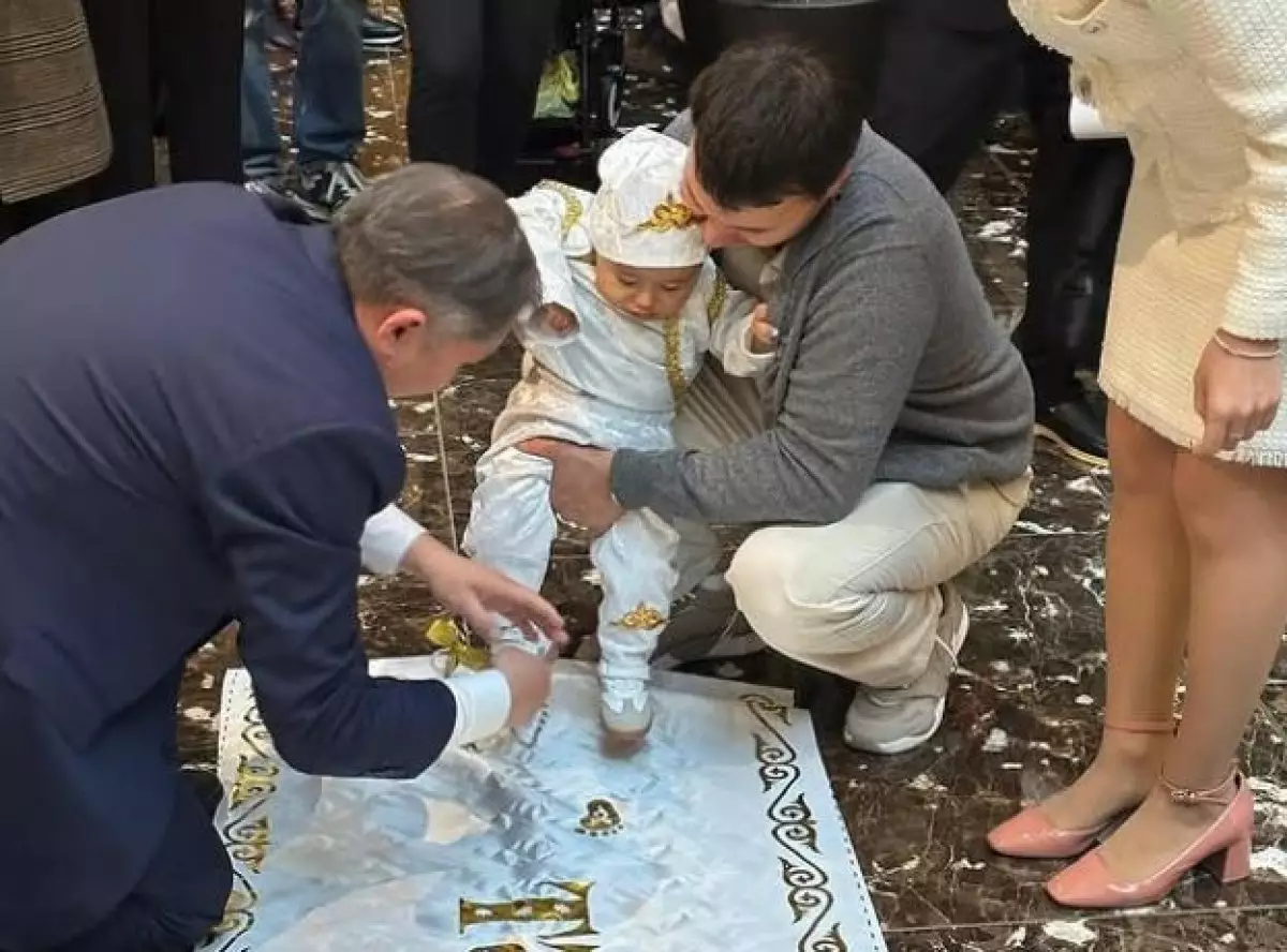 Саясату Нурбеку доверили обряд тусу кесу в США