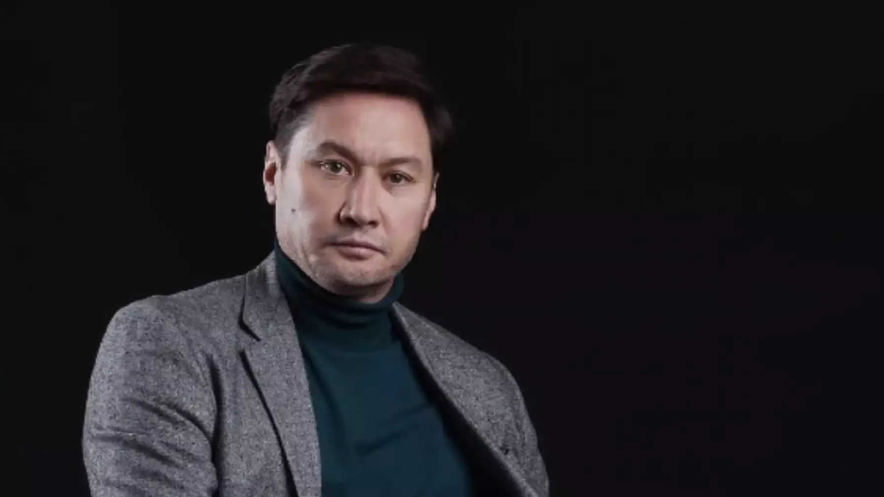 «Әлі күнге дейін есімде» –Азамат Сатыбалды студияда жылап қалды