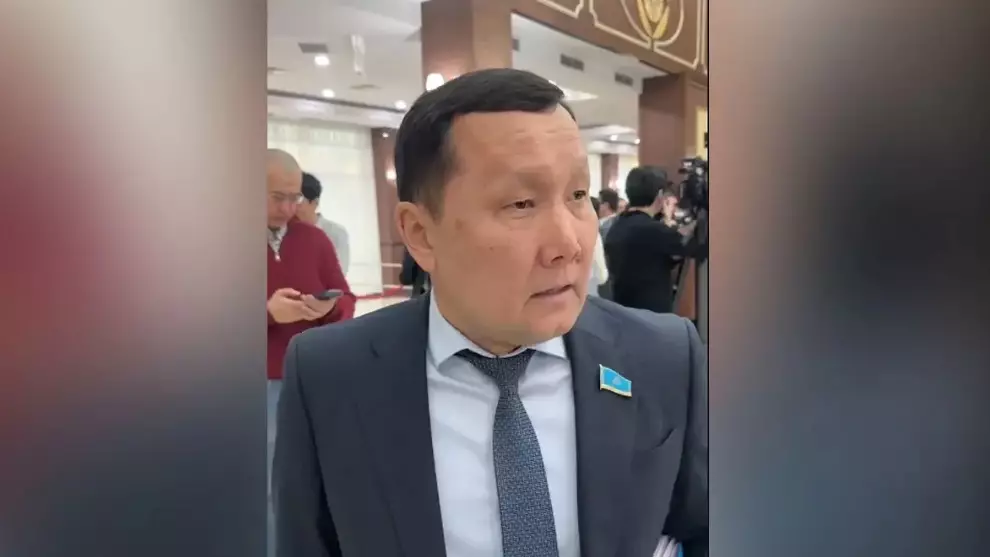 "Менің жалғыз әйелім бар": Абзал Құспан өзін тоқалдықты заңдастыруды ұсынды дегендерге жауап берді