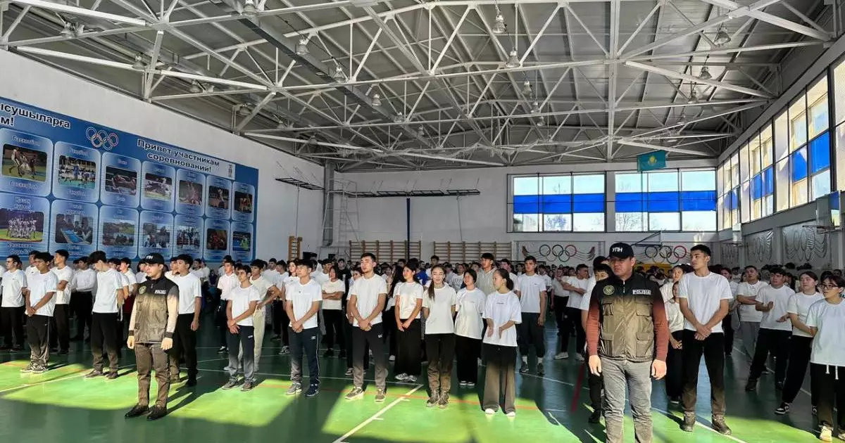  `Чемпиондық рух`: Есік қаласында 100-ге жуық жас танымал спортшылармен бірге жаттықты 