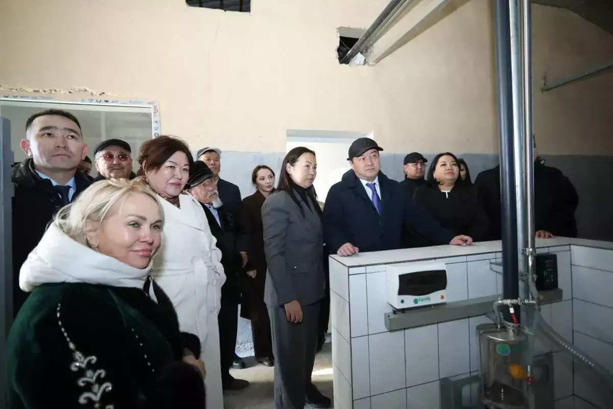 Нурдаулет Килыбай в Тупкараганском районе ознакомился с работой цеха по производству верблюжьего молока - новости на Lada.kz 07.11.2025