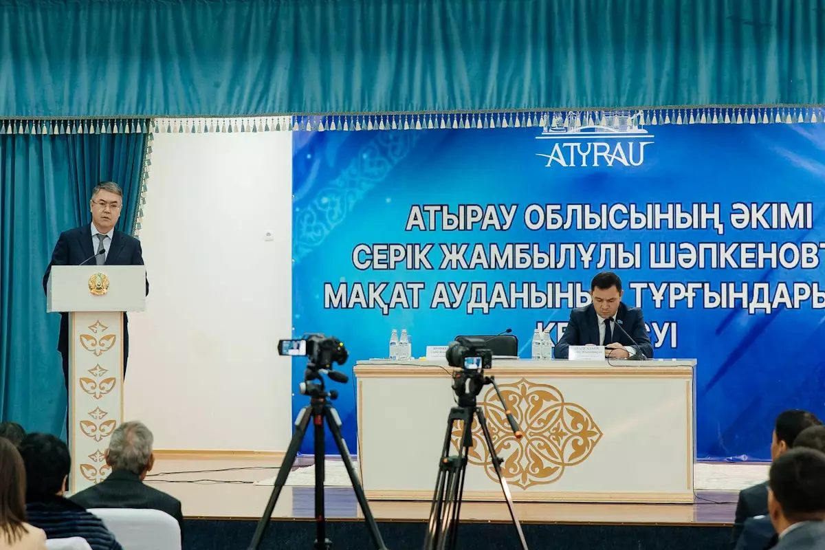 Аким Атырауской области встретился с жителями Макатского района