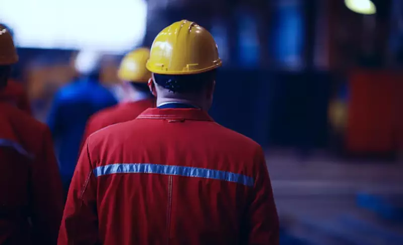 В Павлодаре под завалом может находиться рабочий