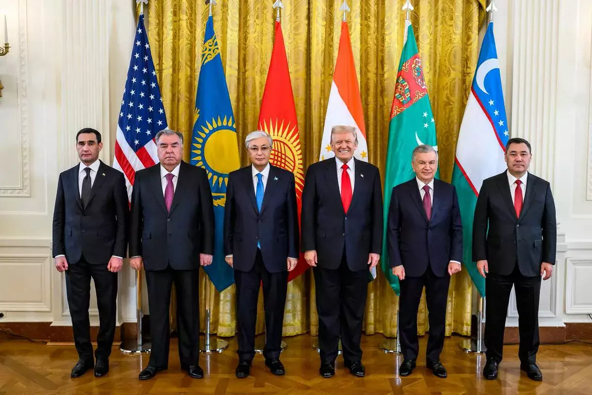 Опубликовано совместное фото участников саммита «Центральная Азия — США»