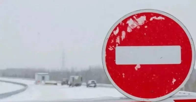 Казахстан накрыла непогода: дороги перекрыты в четырех областях