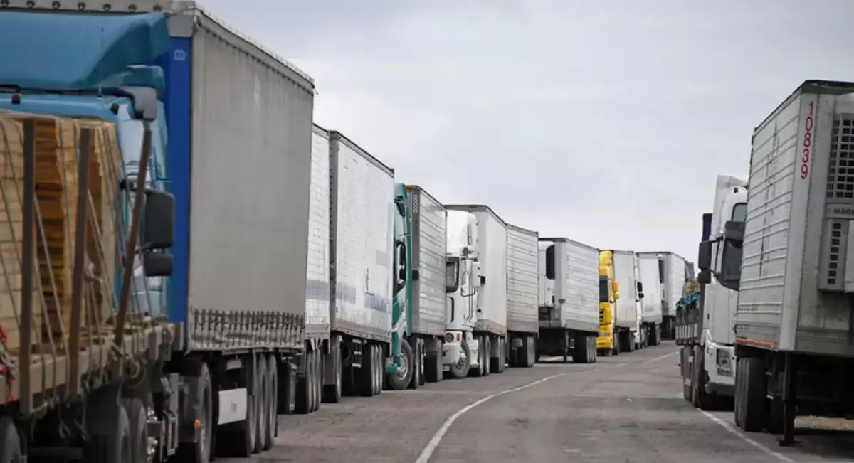 Что скрывается за пробками на границе России и Казахстана — и кто на этом зарабатывает - новости на Lada.kz 07.11.2025