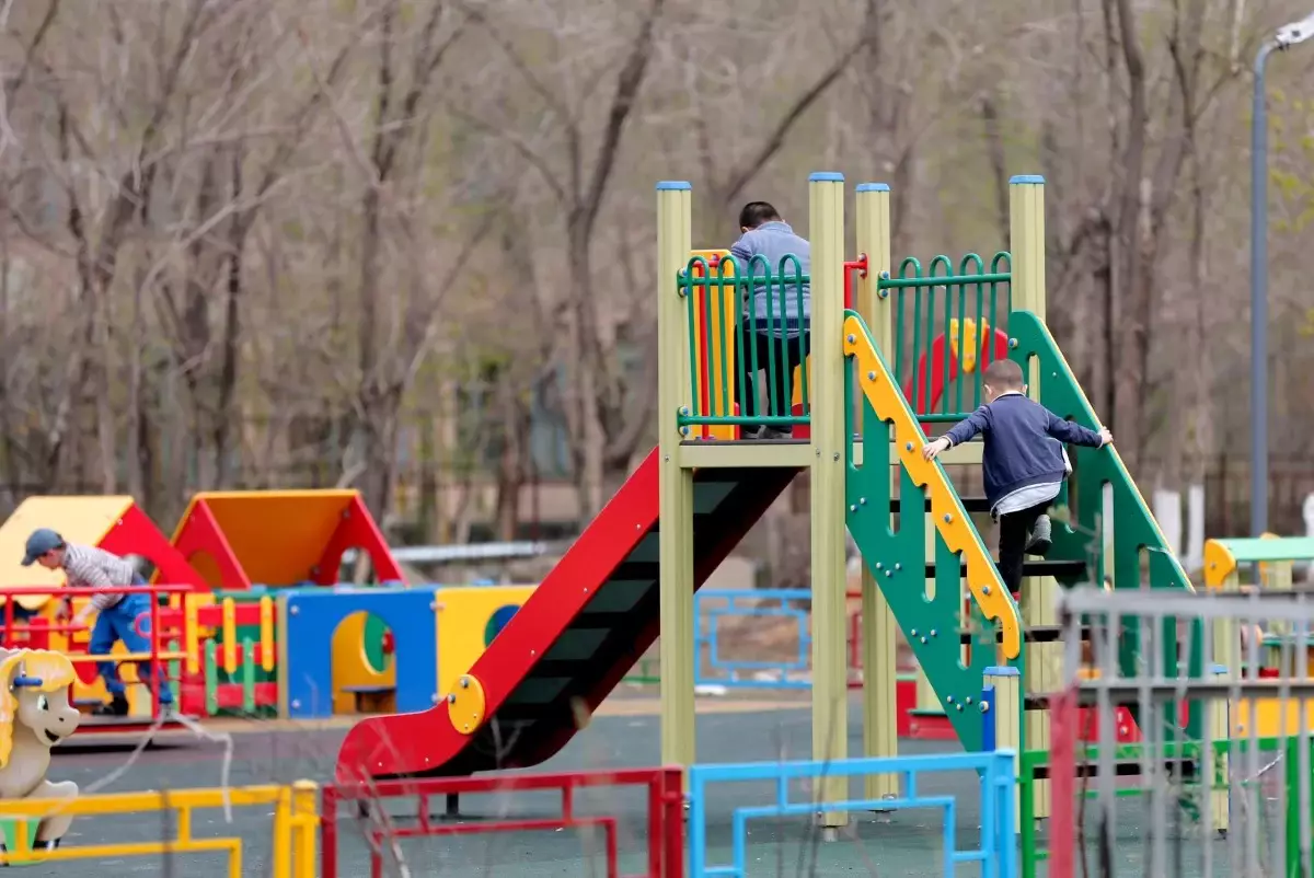 В Алматы родители пожаловались на тараканов и волосы в еде детсада