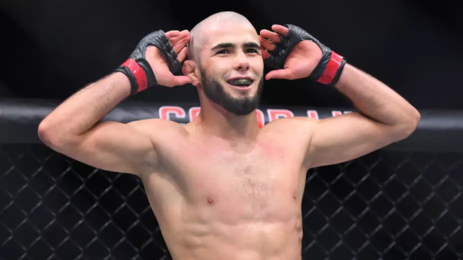 Мухаммад Мокаев оформил шикарный нокаут и стал чемпионом Brave CF: видео