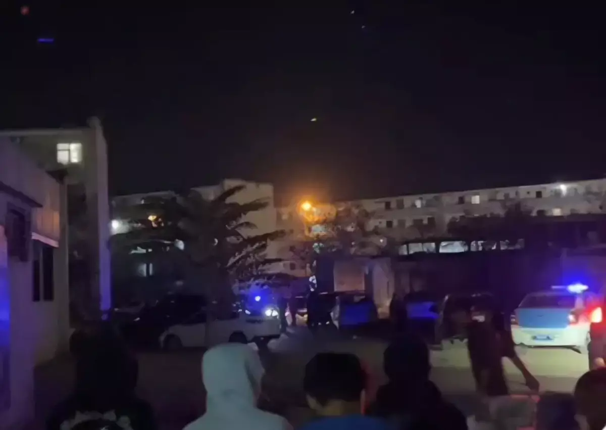 В Актау оцепили двор в 4 микрорайоне: очевидцы сообщили о драке и пострадавших - новости на Lada.kz 07.11.2025