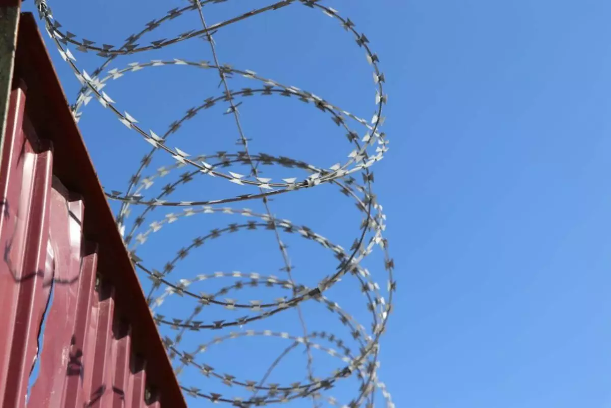 Телефон в печенье: в Мангистау пытались передать гаджет в СИЗО