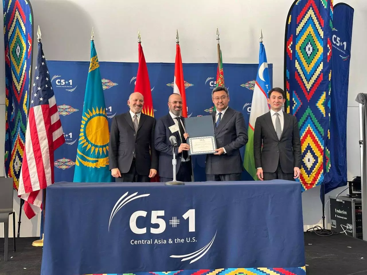 Казахстан и Cove Capital создадут совместное предприятие для разработки крупных месторождений вольфрама.